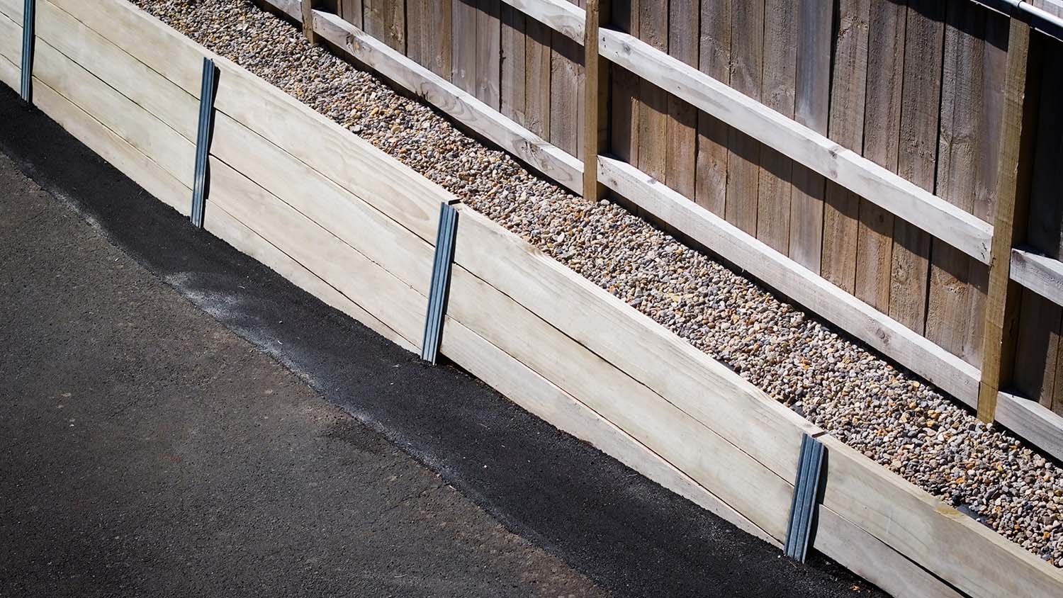 Strol retaining wall