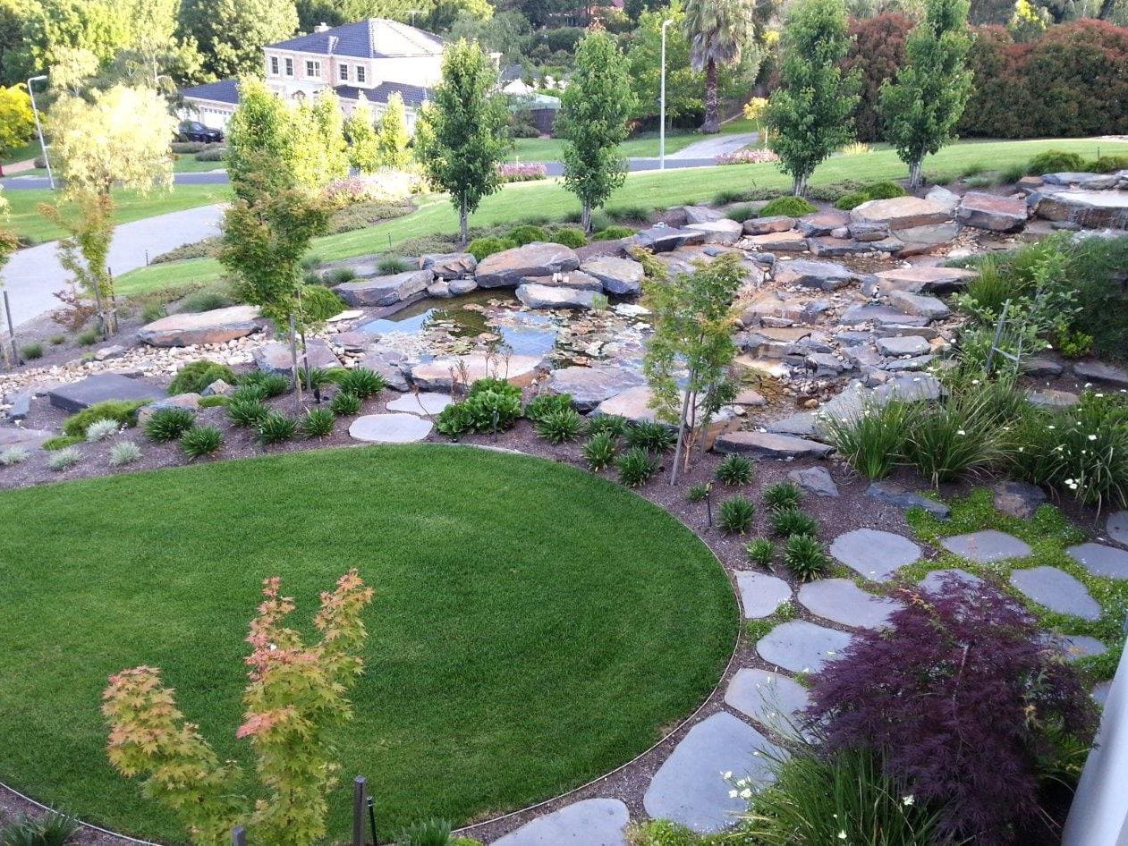 Link Edge edging around a rock garden
