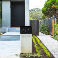 Link Edge aluminium garden edging along a lawn